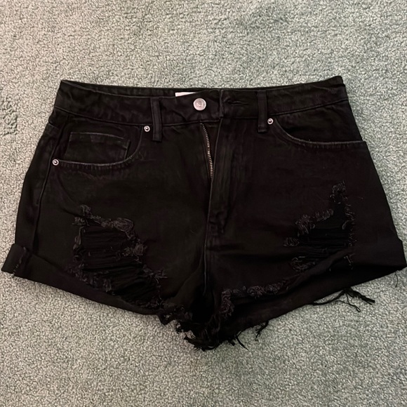 Forever 21 Pants - Black Jean shorts